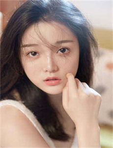 《女帝一边上朝一边被c流水小说》